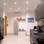 Titti's House 2 Con Pargheggio Gratis In Garage Custodito O Libero In Strada Apartament Genua