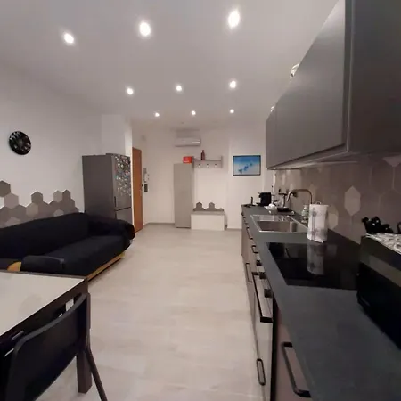 Apartman Titti's House 2 Con Pargheggio Gratis In Garage Custodito O Libero In Strada