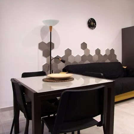 Titti's House 2 Con Pargheggio Gratis In Garage Custodito O Libero In Strada Apartman *